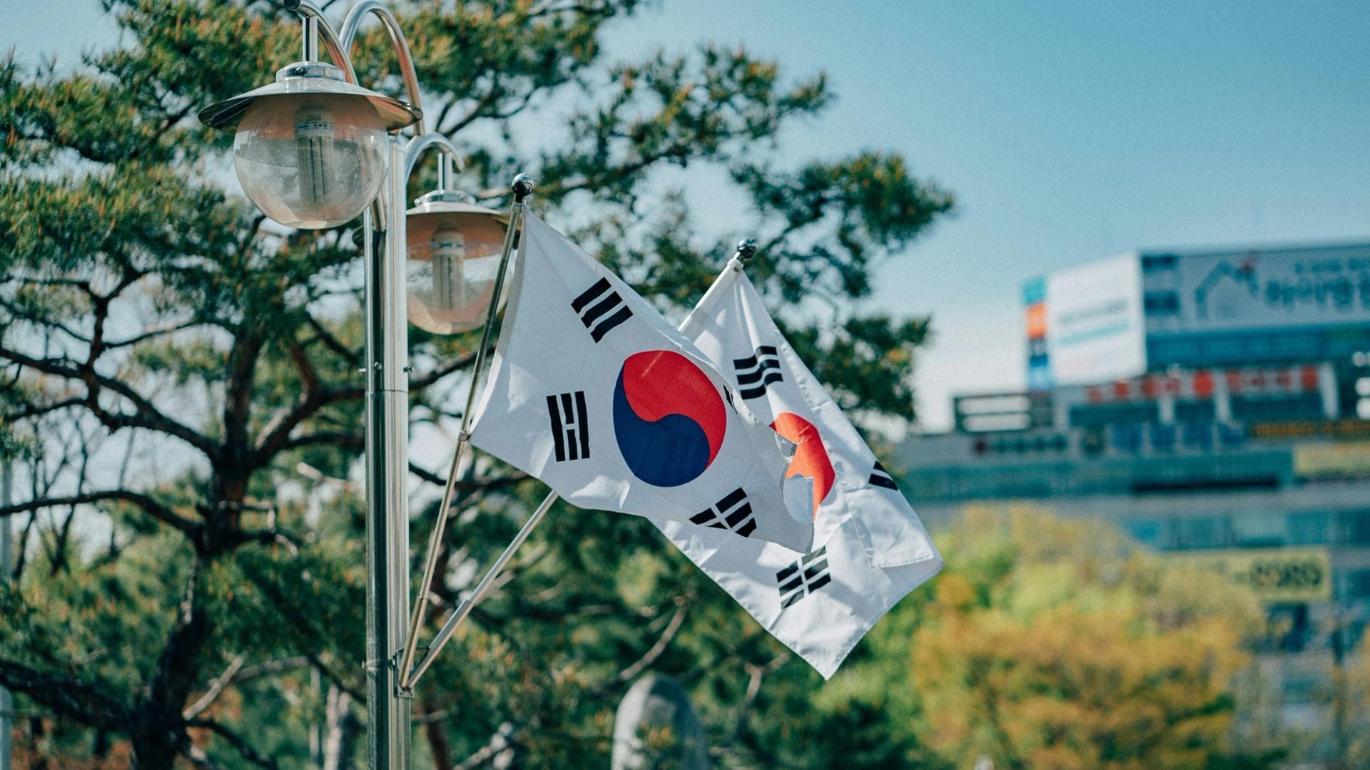 韩国计划对超1740美元加密货币收益征税，政治博弈转至议会